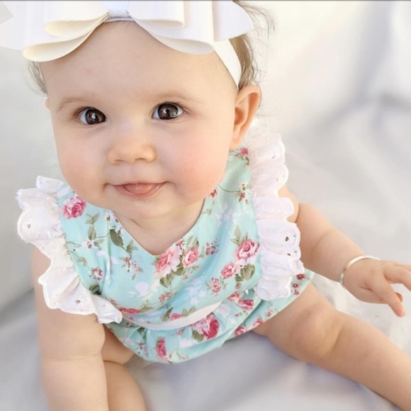 🆕Cute baby girl ruffle bow trim romper - Picture 2 of 6